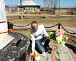 6 мая волонтеры из Ивановки прибрали территорию памятника погибшим в годы Великой Отечественной войны.